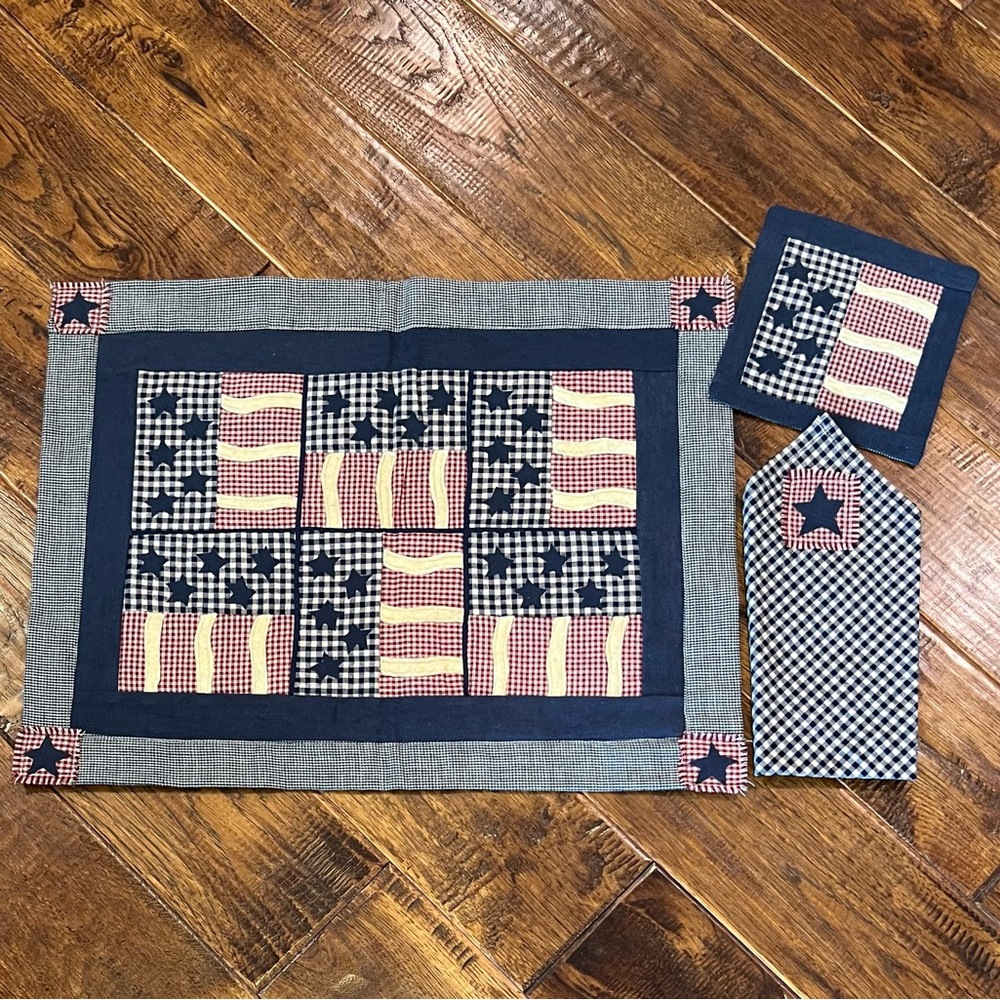 Navy and Red Americana Patchwork Quilted Table Topper Mat 3 Piece Set